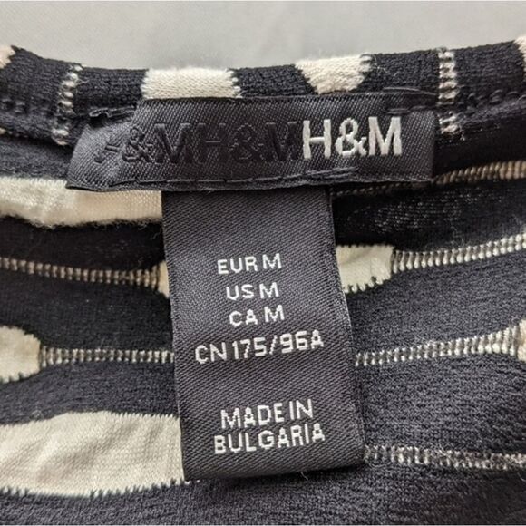 Cute H&M black and white bodycon tight dress spring summer easy outfit wavy patt - Picture 3 of 7